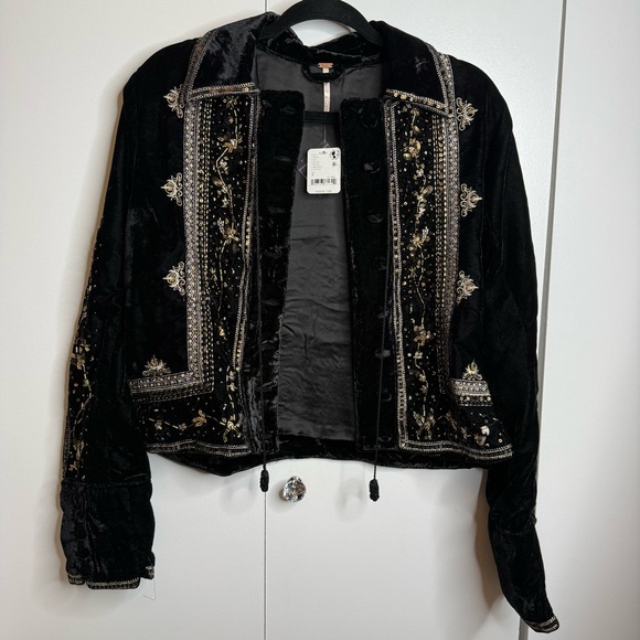 Free People Maxxie Bead Detail Velvet Jacket Black and Gold NWT $268 - Picture 3 of 12